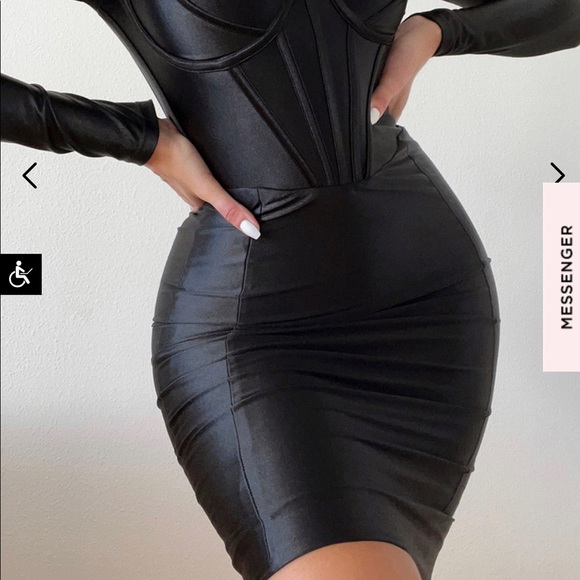 sweetheart neckline with underwired cups to support long slim-fitting sleeves - Picture 3 of 5